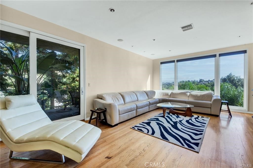 5084 Campo Road Los Angeles, CA 91364 - Photo 5 of 29