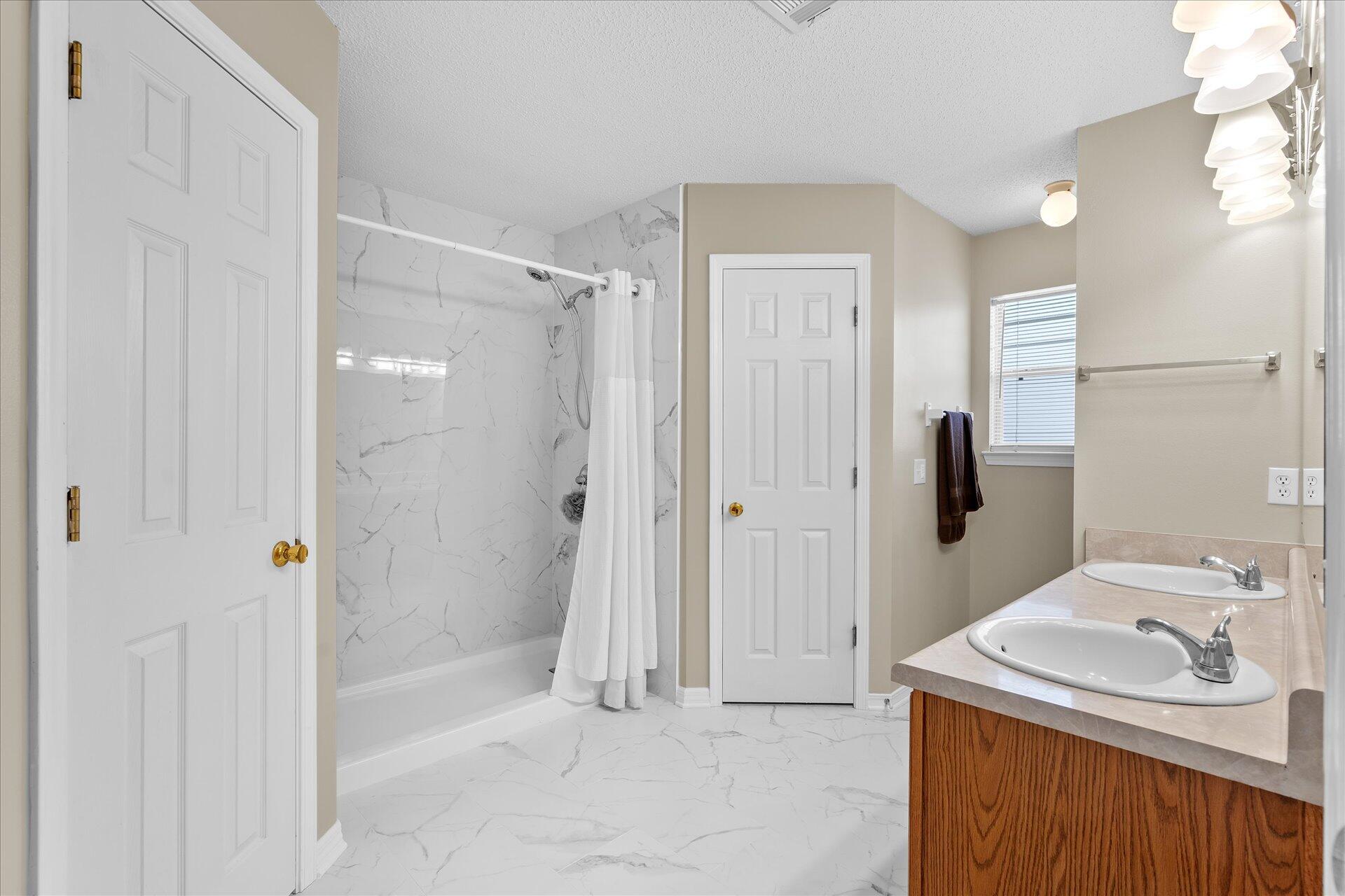 118 Sandstone Trail Crestview, FL 32539 - Photo 23 of 33 a bathroom with a sink a toilet and shower