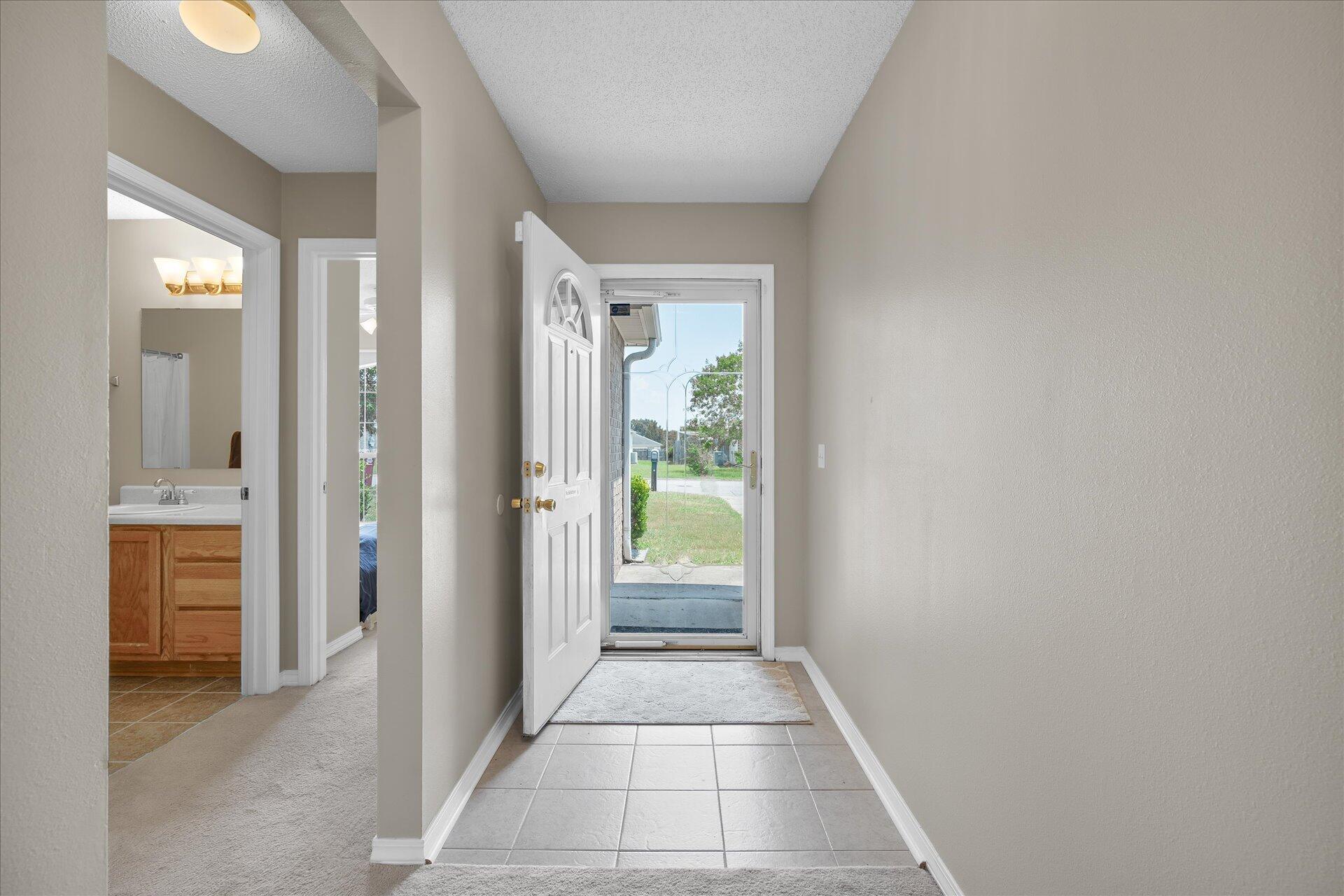 118 Sandstone Trail Crestview, FL 32539 - Photo 5 of 33 a view of a hallway