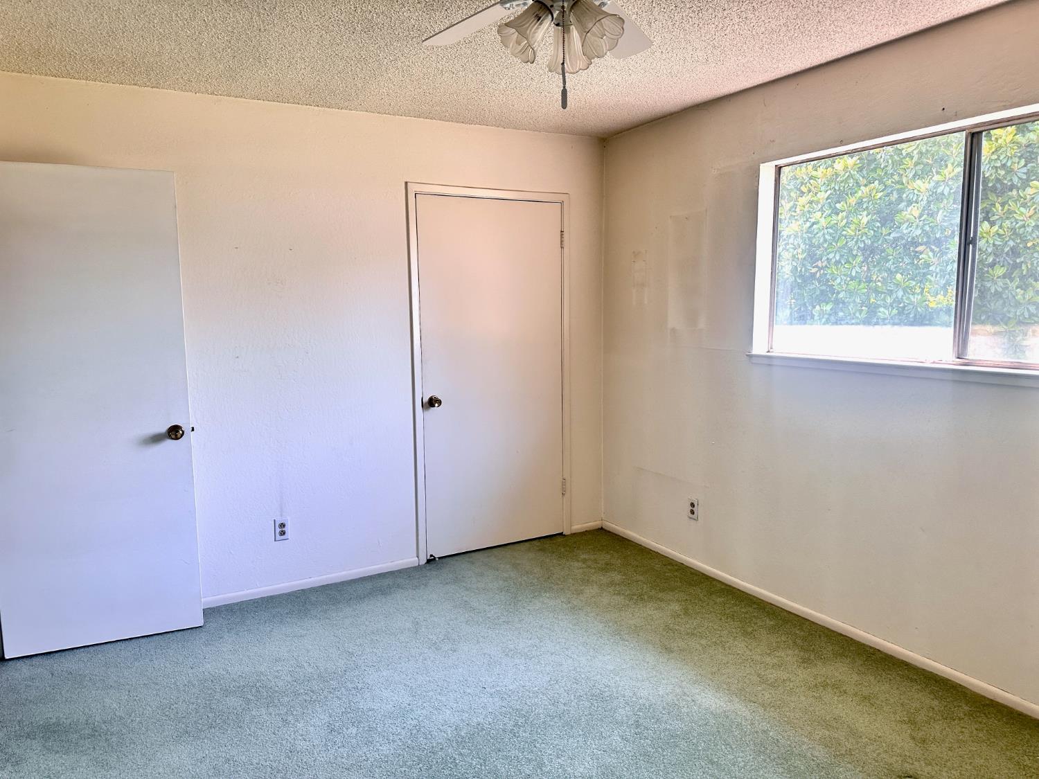 3207 Terry Way Carmichael, CA 95608 - Photo 19 of 36 an empty room with a window