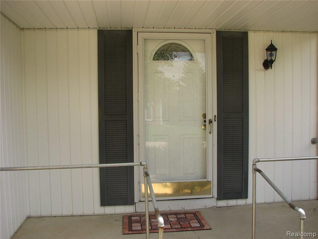 823 Hadley Road Rochester Hills, MI 48307 - Photo 9 of 53