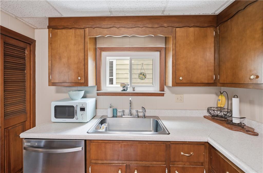 161 James Street Springdale, PA 15144 - Photo 12 of 26 Kitchen