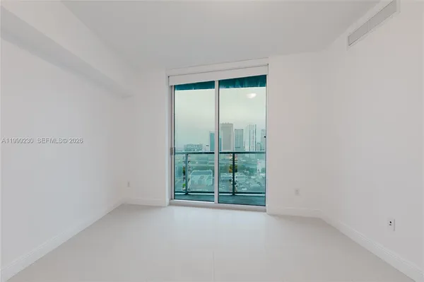 $3,000 | 185 Southwest 7th Street, Unit 2007, Miami, FL 33130