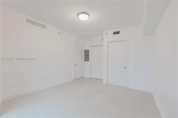 $3,000 | 185 Southwest 7th Street, Unit 2007, Miami, FL 33130