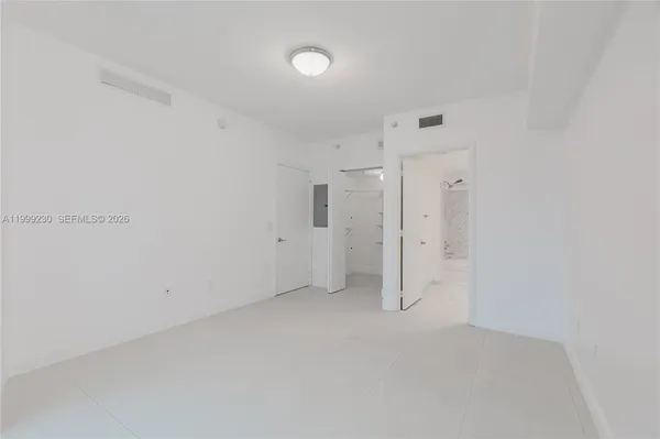 $3,000 | 185 Southwest 7th Street, Unit 2007, Miami, FL 33130
