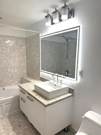 $3,000 | 185 Southwest 7th Street, Unit 2007, Miami, FL 33130