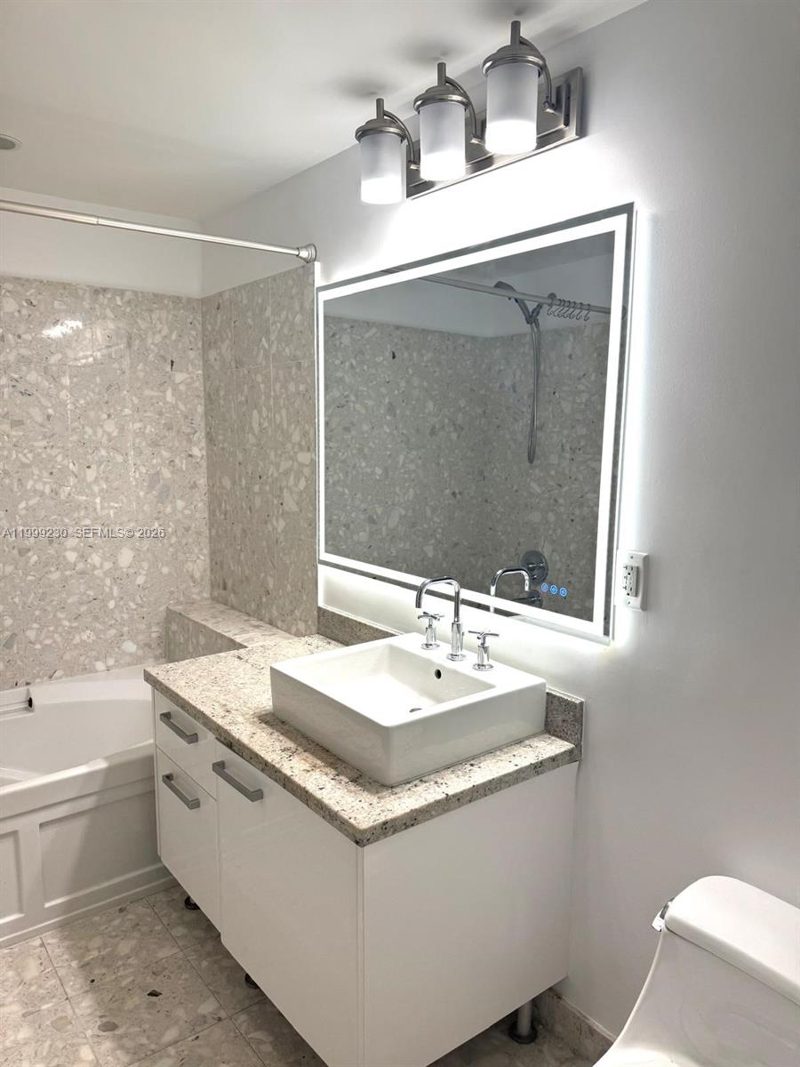 185 Southwest 7th Street, Unit 2007 Miami, FL 33130 - Photo 19 of 23