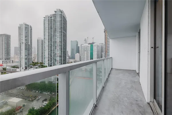 $3,000 | 185 Southwest 7th Street, Unit 2007, Miami, FL 33130