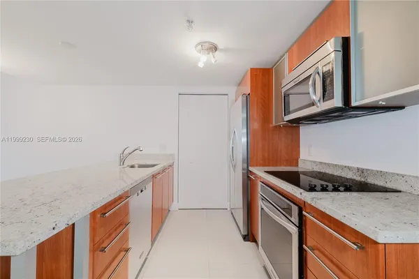 $3,000 | 185 Southwest 7th Street, Unit 2007, Miami, FL 33130