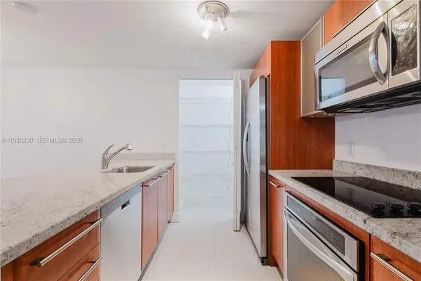 $3,000 | 185 Southwest 7th Street, Unit 2007, Miami, FL 33130