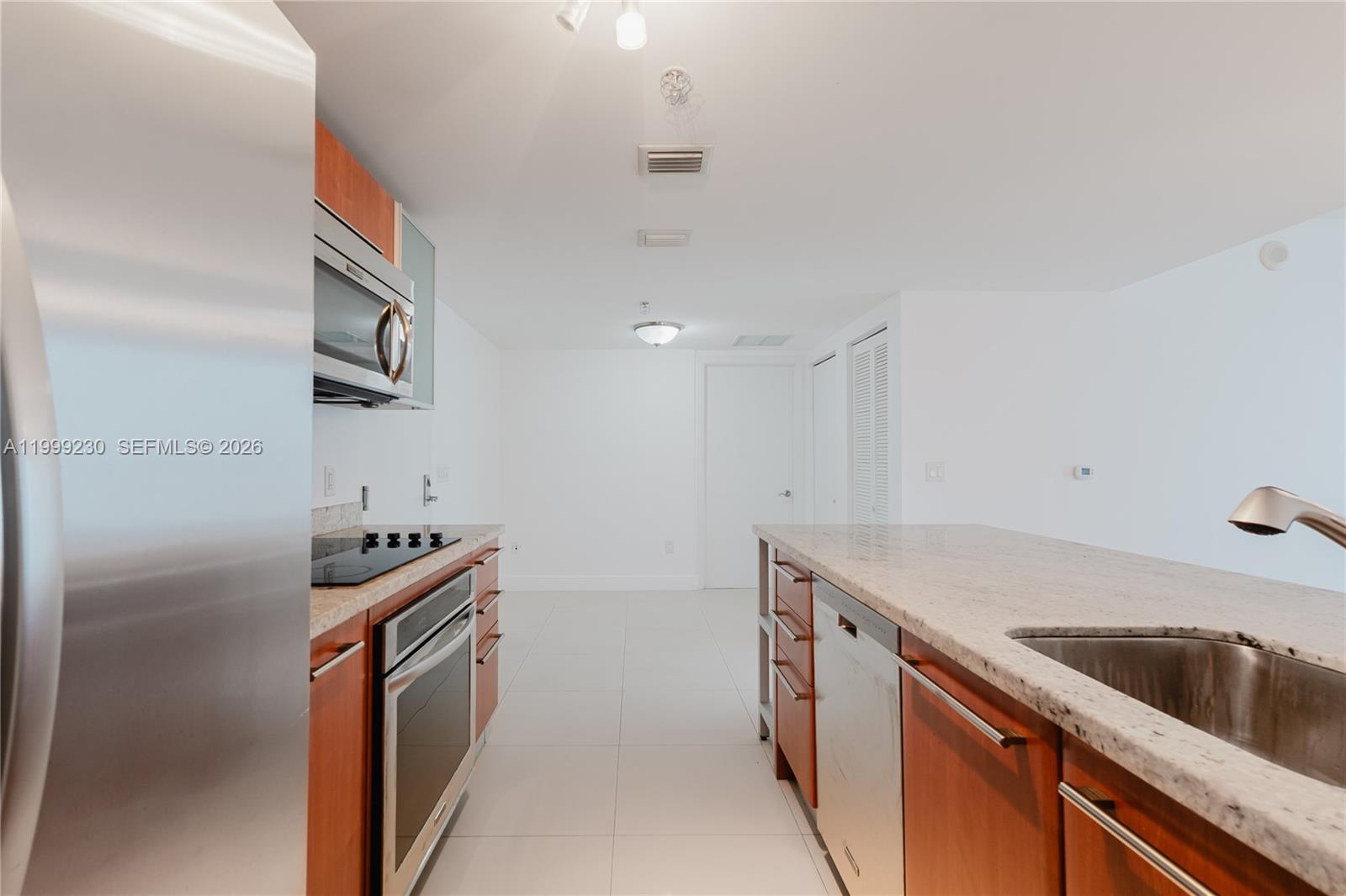 185 Southwest 7th Street, Unit 2007 Miami, FL 33130 - Photo 7 of 23