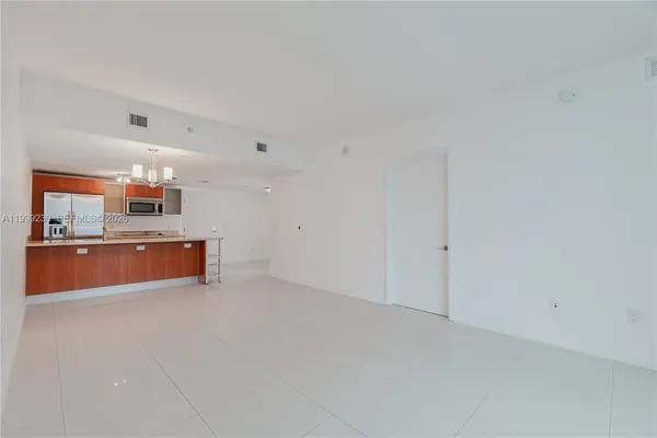 $3,000 | 185 Southwest 7th Street, Unit 2007, Miami, FL 33130