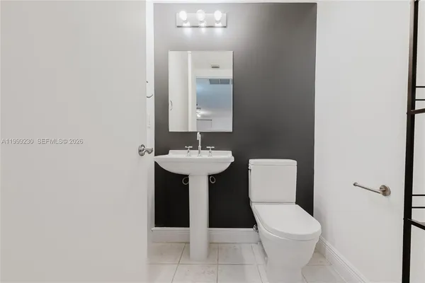 $3,000 | 185 Southwest 7th Street, Unit 2007, Miami, FL 33130