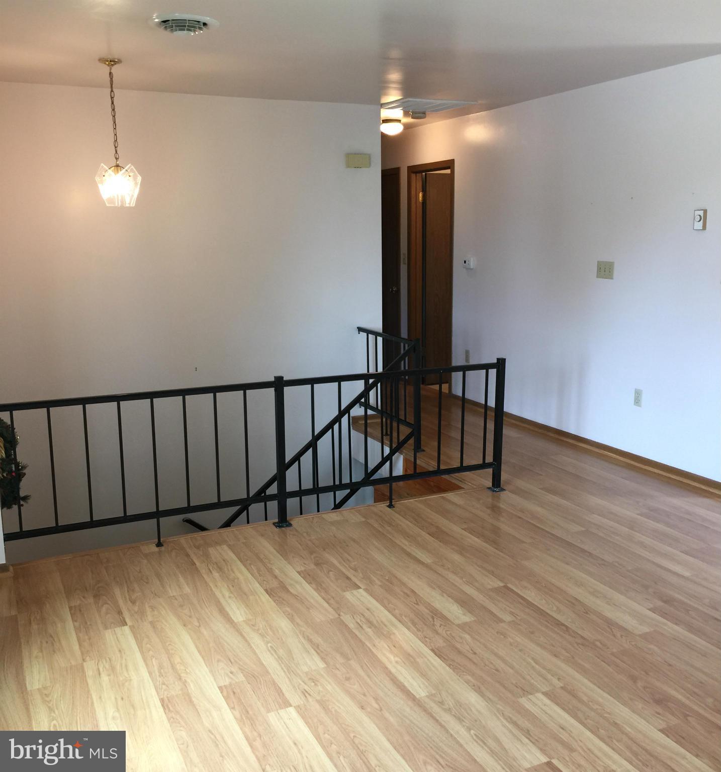 801 Interval Road Hagerstown, MD 21740 - Photo 3 of 20 Living Room