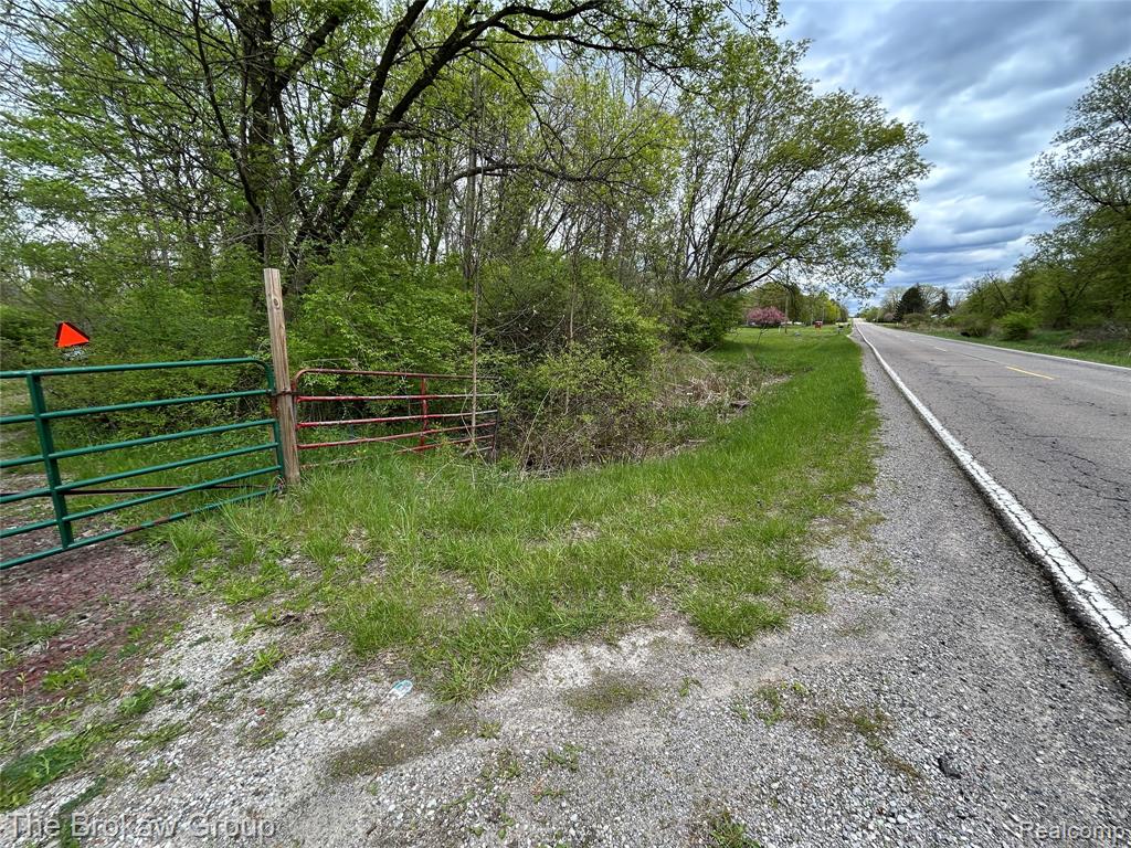 6120 Kelly Road Flushing, MI 48433 - Photo 3 of 8