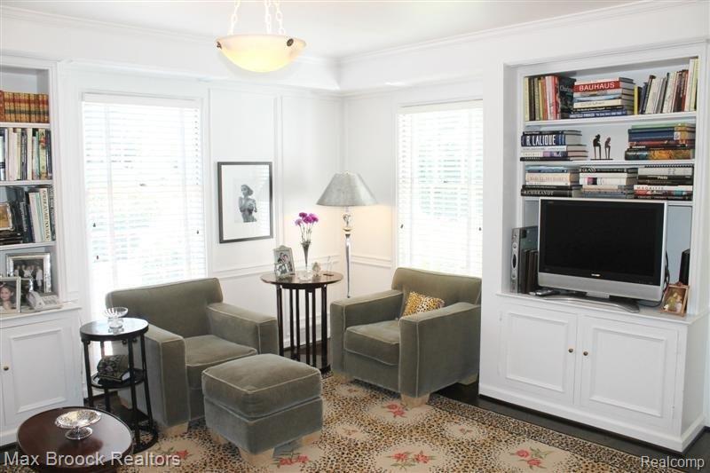 1565 North Cranbrook Road Bloomfield Hills, MI 48301 - Photo 11 of 14 Custom Built-Ins