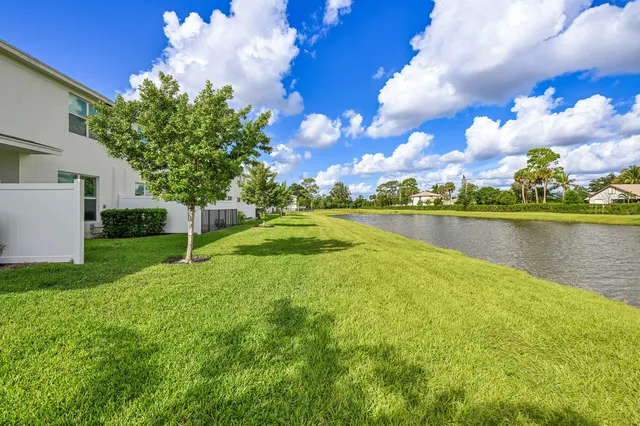 $525,000 | 6933 Harbours Edge Avenue, Lake Worth, FL 33467