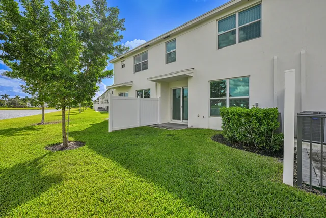 $525,000 | 6933 Harbours Edge Avenue, Lake Worth, FL 33467