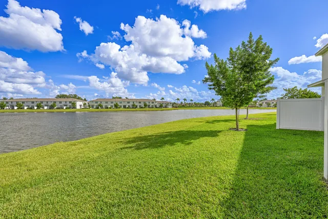 $525,000 | 6933 Harbours Edge Avenue, Lake Worth, FL 33467