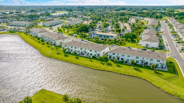 $525,000 | 6933 Harbours Edge Avenue, Lake Worth, FL 33467