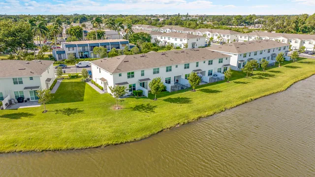 $525,000 | 6933 Harbours Edge Avenue, Lake Worth, FL 33467