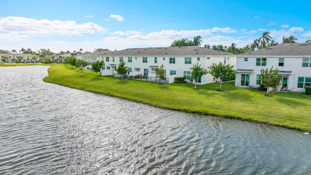 $525,000 | 6933 Harbours Edge Avenue, Lake Worth, FL 33467