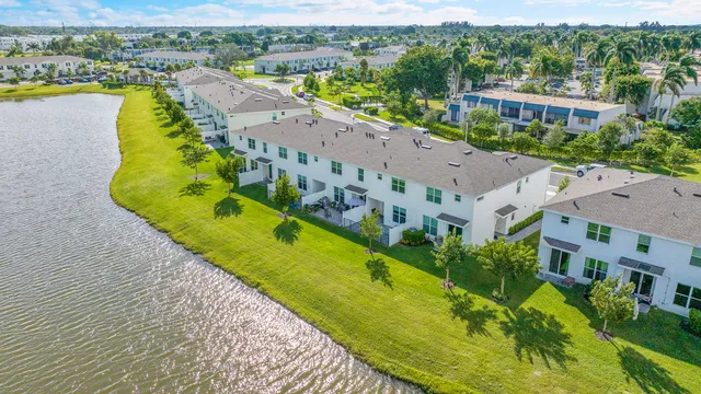 $525,000 | 6933 Harbours Edge Avenue, Lake Worth, FL 33467