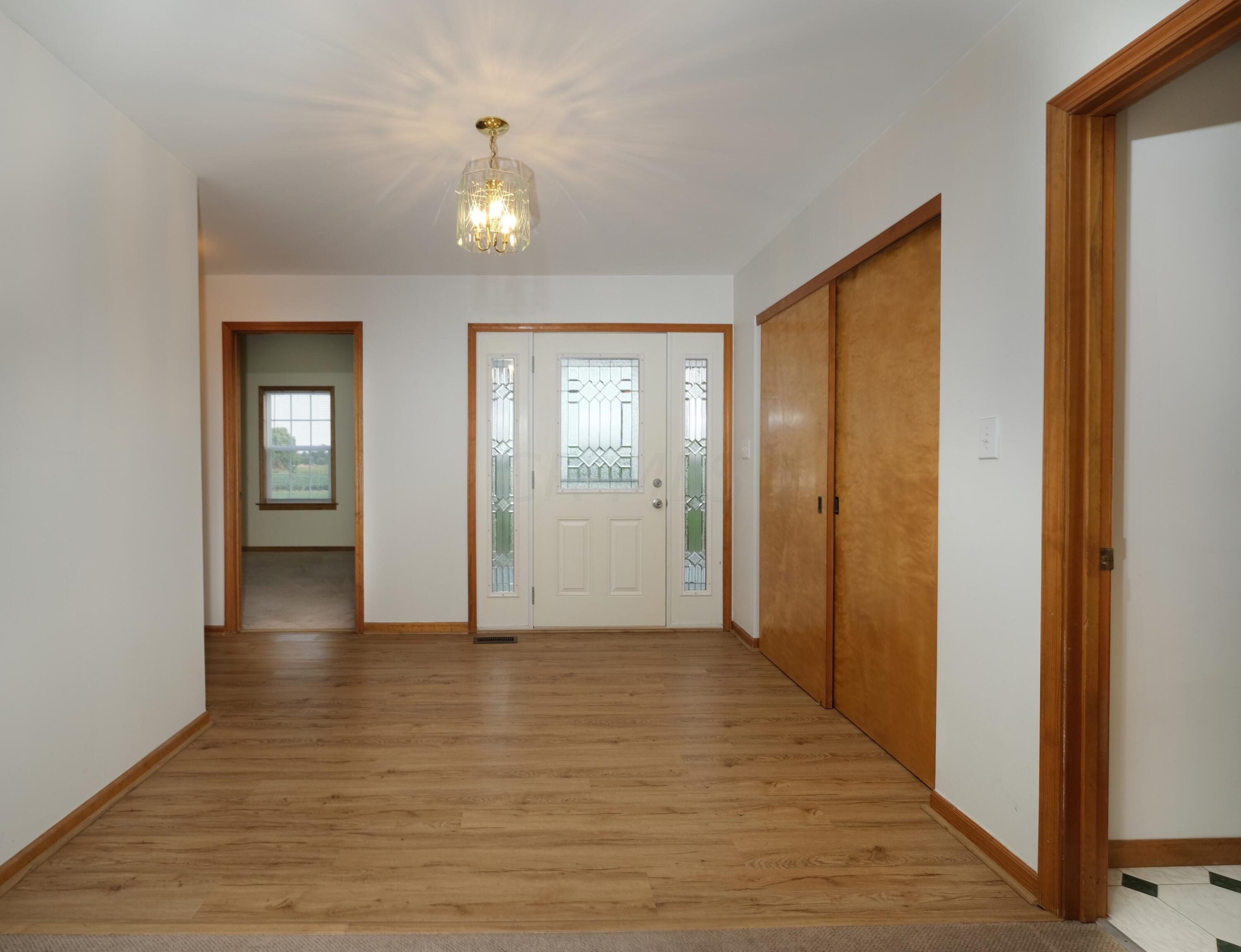 1698 Lusch Road Marion, OH 43302 - Photo 7 of 69 6 Foyer