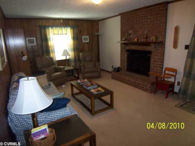 13100 Middlebrook Road Chester, VA 23831 - Photo 5 of 12 Den/Family/Great Room