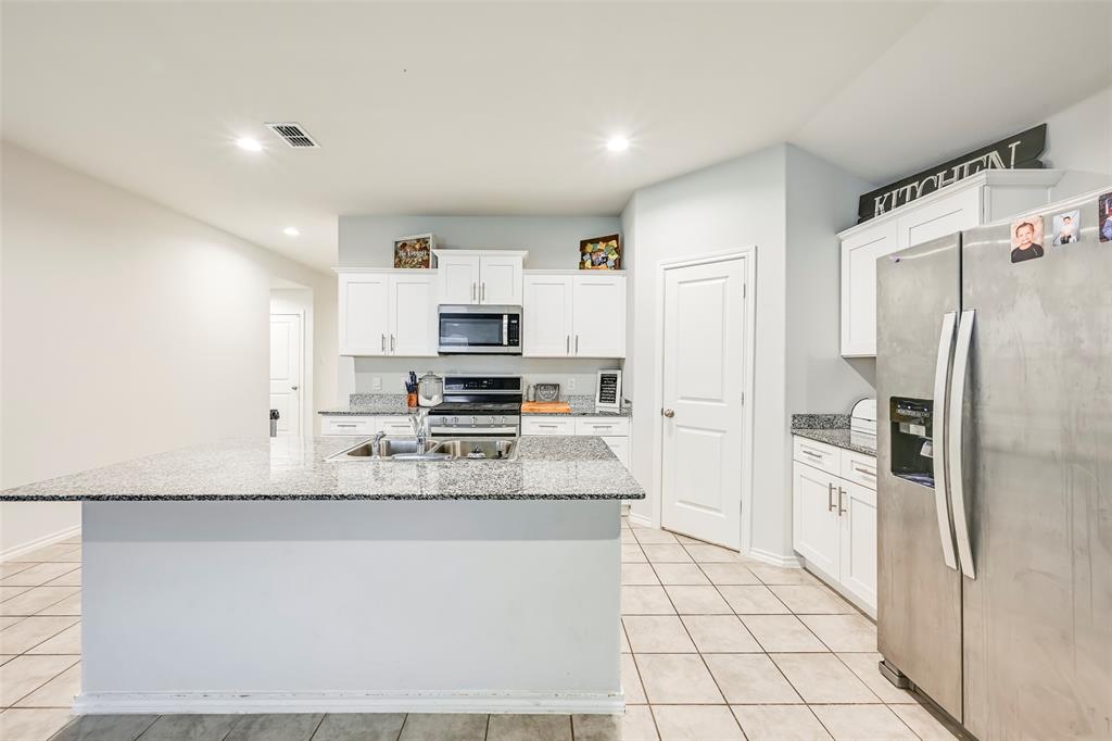 508 Bronze Circle West Springtown, TX 76082 - Photo 11 of 24