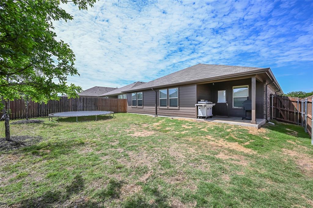 508 Bronze Circle West Springtown, TX 76082 - Photo 3 of 24