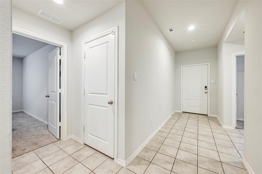 508 Bronze Circle West Springtown, TX 76082 - Photo 4 of 24