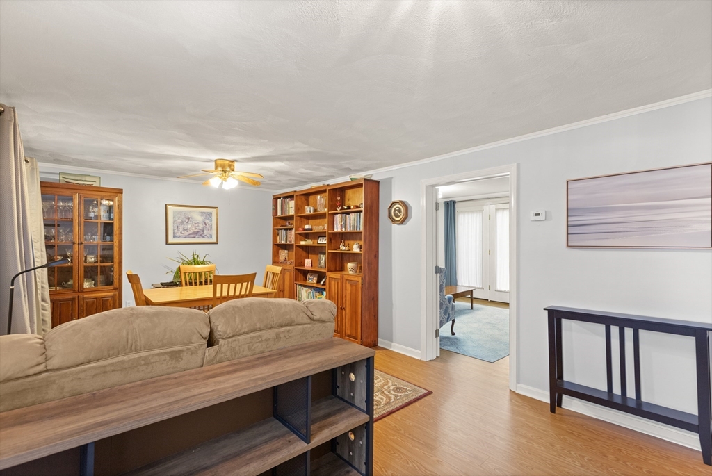 17 Gallows Hill Road Salem, MA 01970 - Photo 4 of 35