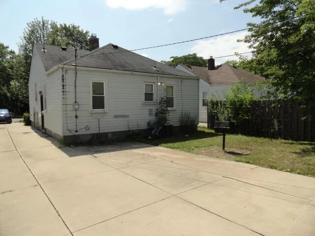 $125,000 | 19317 Woodside Street, Harper Woods, MI 48225