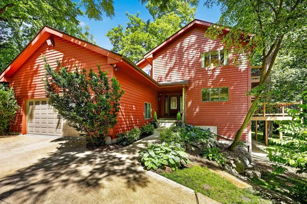 $837,500 | 1 White Oaks Lane, Madison, WI 53711