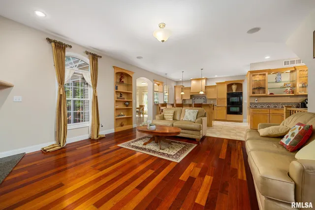 $585,000 | 1224 Autumn Ridge Court, Morton, IL 61550