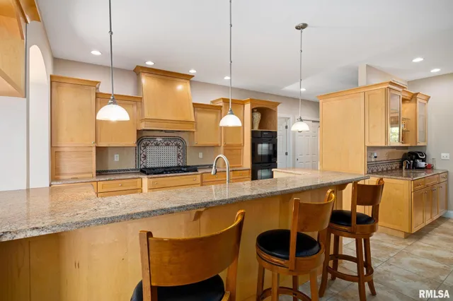 $585,000 | 1224 Autumn Ridge Court, Morton, IL 61550