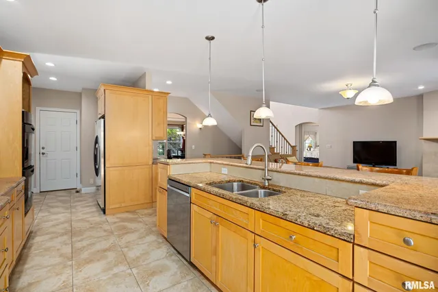 $585,000 | 1224 Autumn Ridge Court, Morton, IL 61550