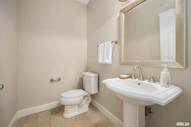 $585,000 | 1224 Autumn Ridge Court, Morton, IL 61550