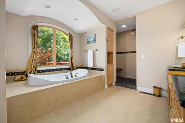 $585,000 | 1224 Autumn Ridge Court, Morton, IL 61550