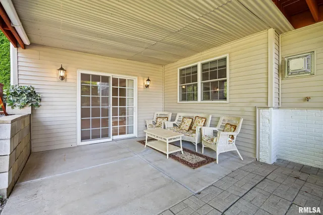 $585,000 | 1224 Autumn Ridge Court, Morton, IL 61550