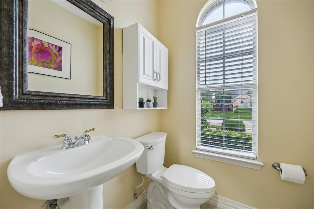 4528 Risinghill Drive Plano, TX 75024 - Photo 17 of 40 a bathroom with a sink a toilet and a mirror