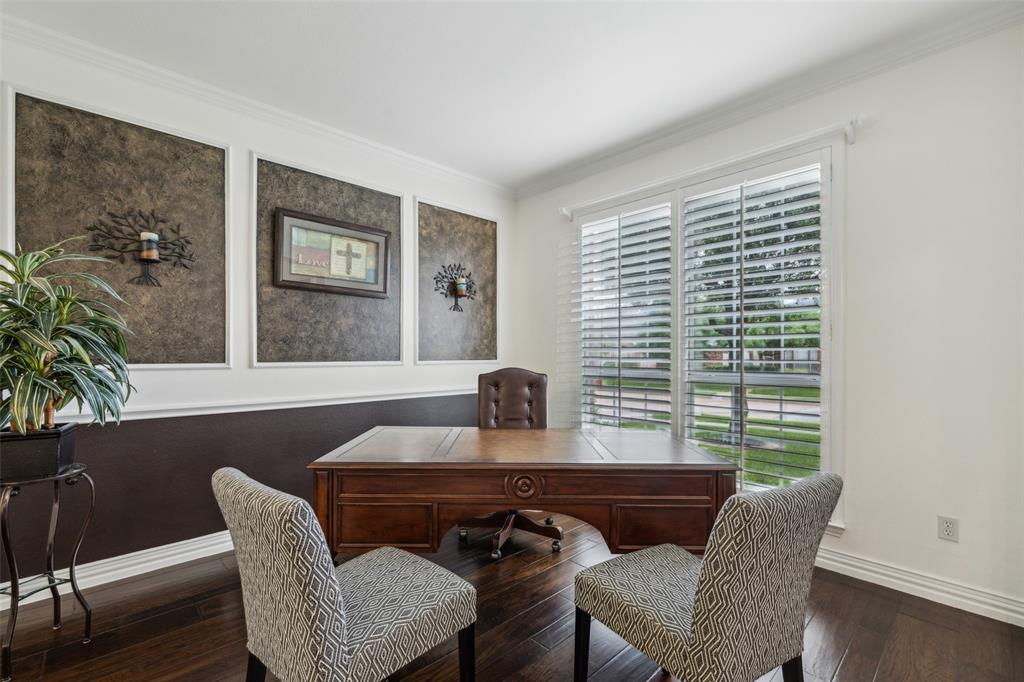 4528 Risinghill Drive Plano, TX 75024 - Photo 6 of 40 a view of a livingroom with furniture and a potted plant