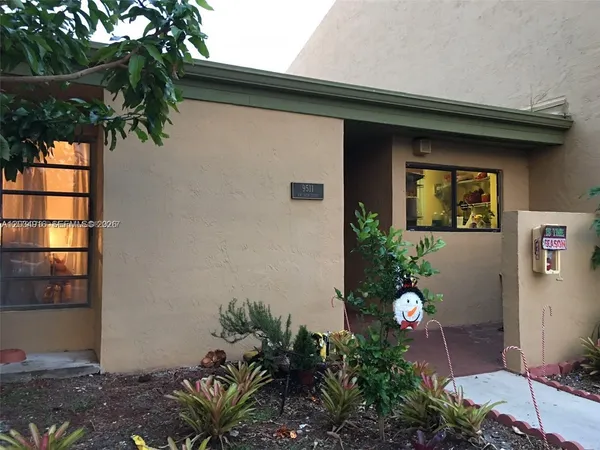 $2,400 | 9511 Northwest 14th Court, Unit 213, Pembroke Pines, FL 33024