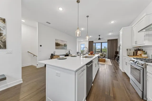 $599,000 | 737 North Zang Boulevard, Unit 102, Dallas, TX 75208