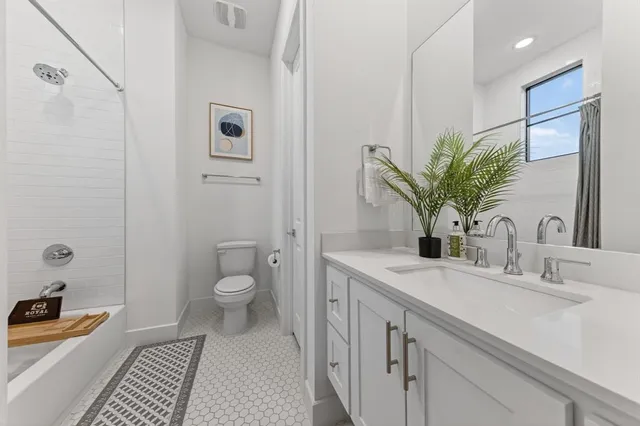 $599,000 | 737 North Zang Boulevard, Unit 102, Dallas, TX 75208