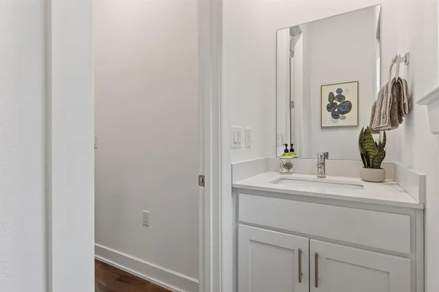 $599,000 | 737 North Zang Boulevard, Unit 102, Dallas, TX 75208