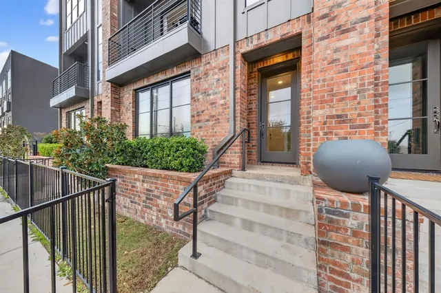 $599,000 | 737 North Zang Boulevard, Unit 102, Dallas, TX 75208
