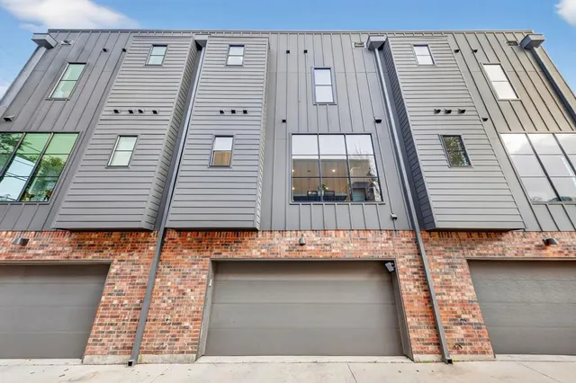 $599,000 | 737 North Zang Boulevard, Unit 102, Dallas, TX 75208