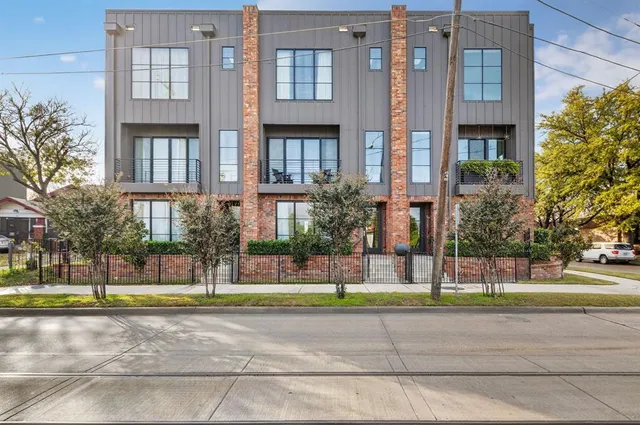 $599,000 | 737 North Zang Boulevard, Unit 102, Dallas, TX 75208